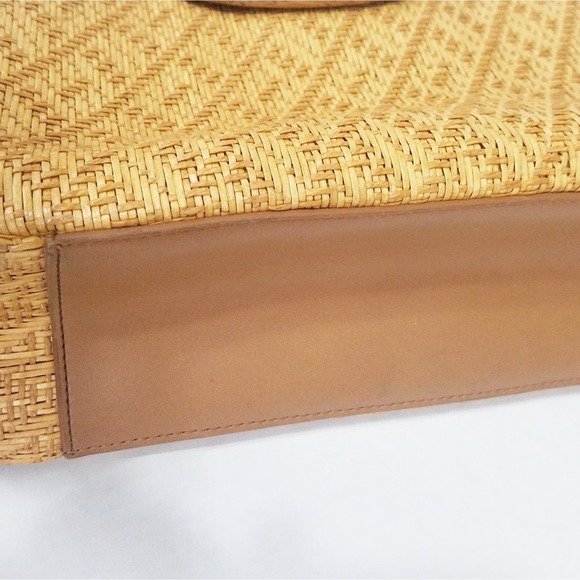 Vintage Fossil Wicker crossbody bag. - Picture 2 of 4